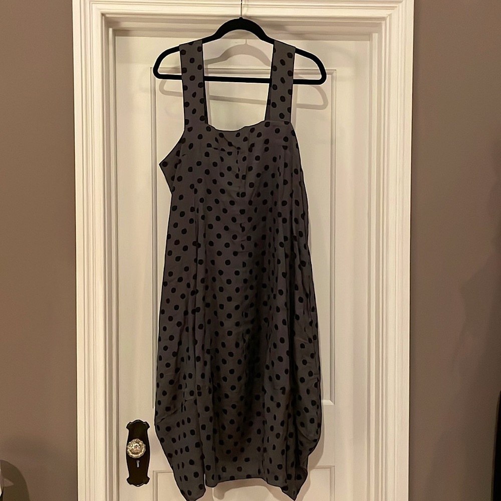 Just Jill linen Tulip dress -polka-dot. Blk polka-dots on blu/ gray linen